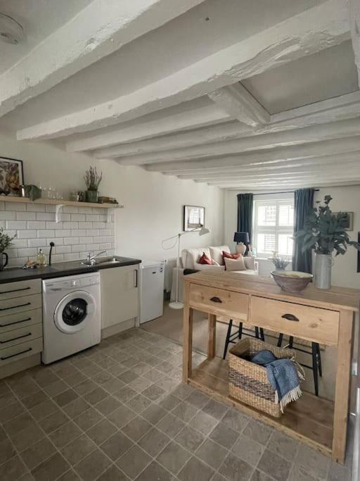 Nestled In Kendal Apartment Luaran gambar