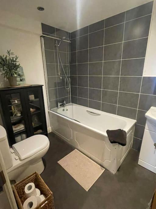Nestled In Kendal Apartment Luaran gambar